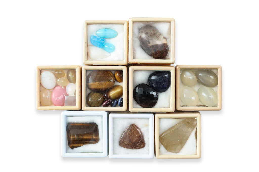 A GROUP OF UNMOUNTED GEMSTONES (30)