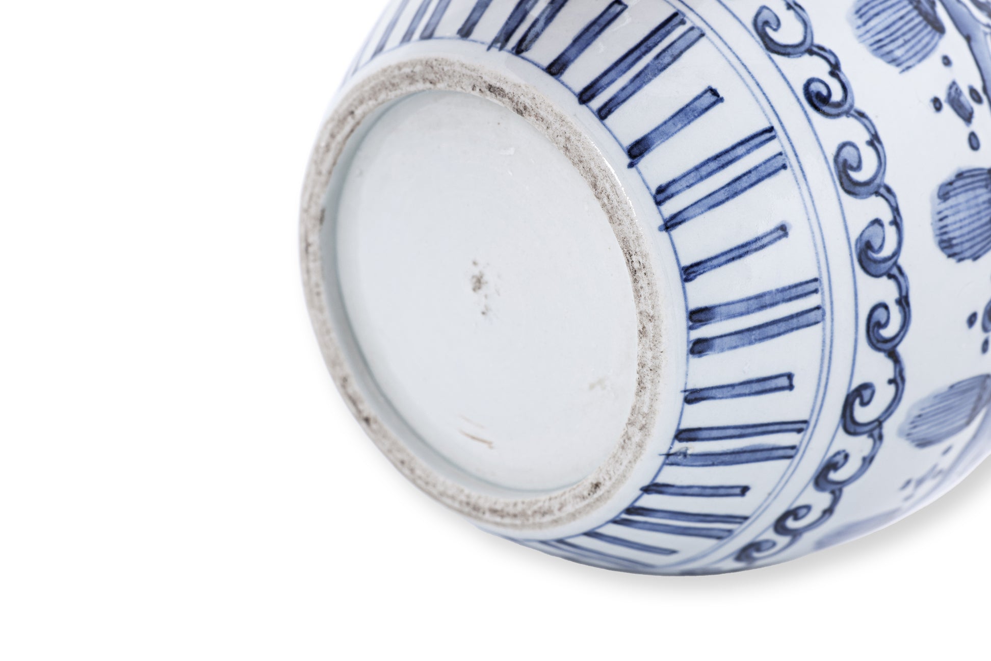 A BLUE AND WHITE PORCELAIN JAR