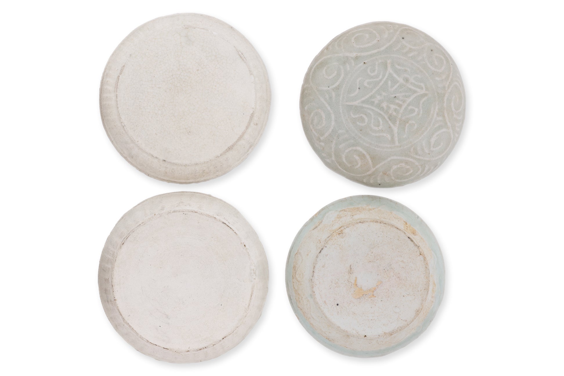 A GROUP OF THREE WHITE GLAZED BOXES AND COVERS