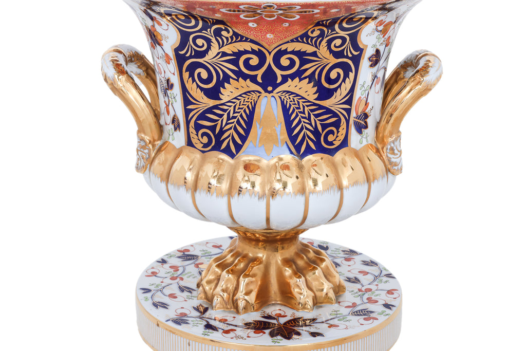 A LARGE IMARI PORCELAIN URN
