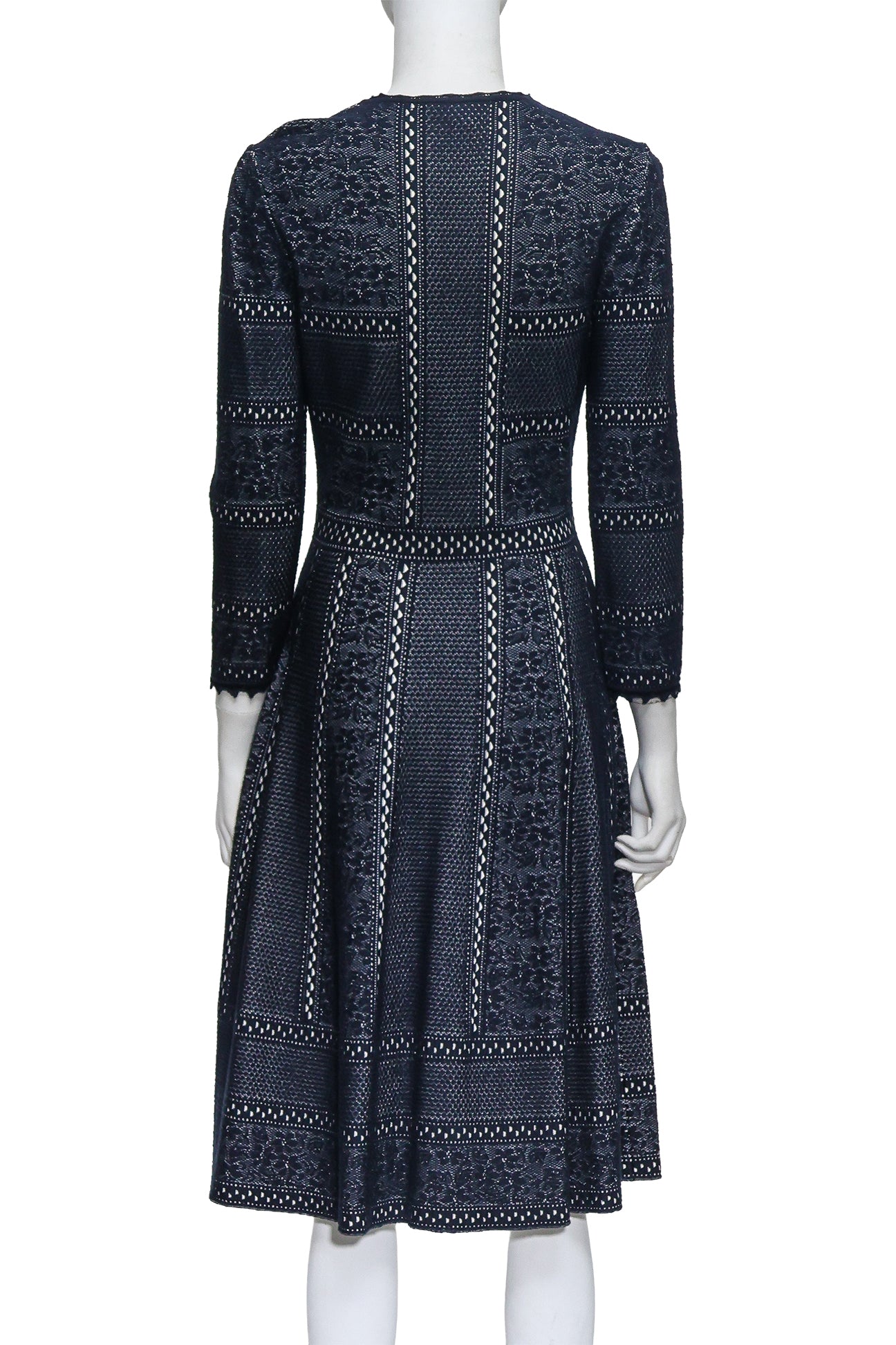 ALEXANDER MCQUEEN - A LONG SLEEVE KNIT DRESS