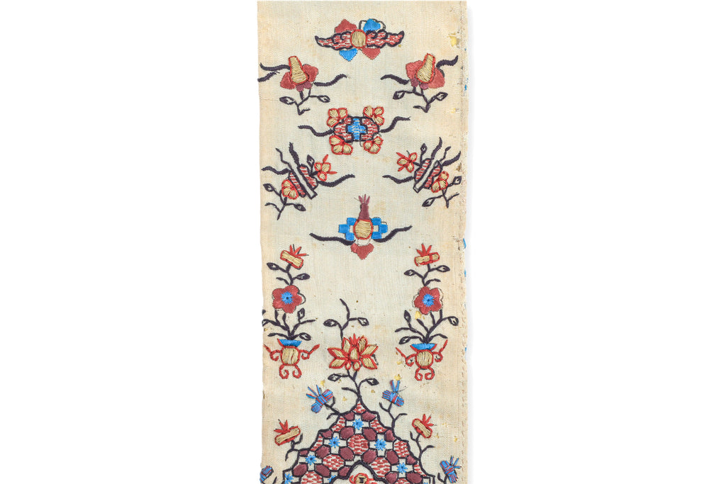 AN EMBROIDERED SILK BED HANGING