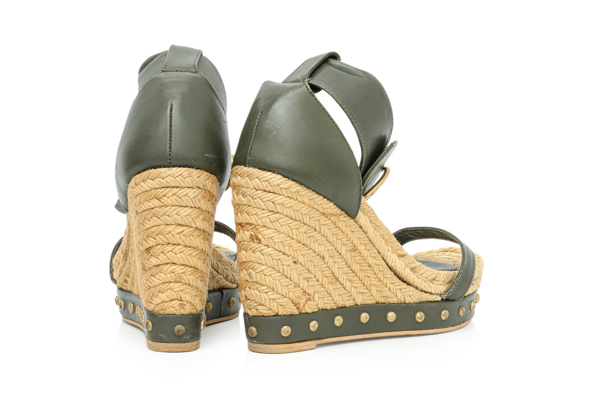 ALEXANDER MCQUEEN - A PAIR OF OLIVE GREEN LEATHER STUDDED ESPADRILLE WEDGE SANDALS