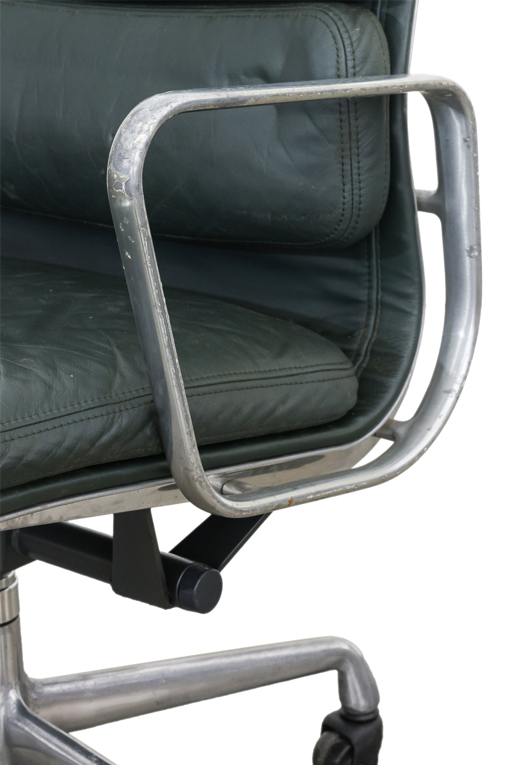 A HERMAN MILLER EAMES SOFT PAD LOW BACK OFFICE CHAIR