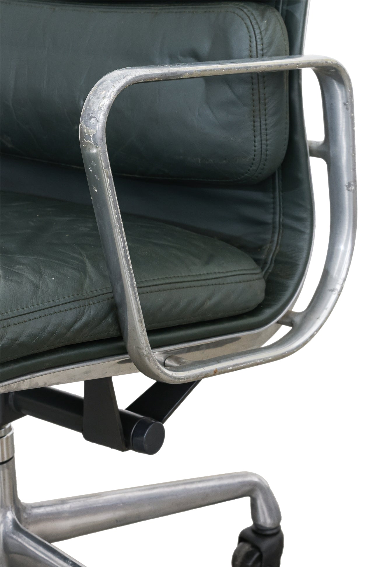 A HERMAN MILLER EAMES SOFT PAD LOW BACK OFFICE CHAIR