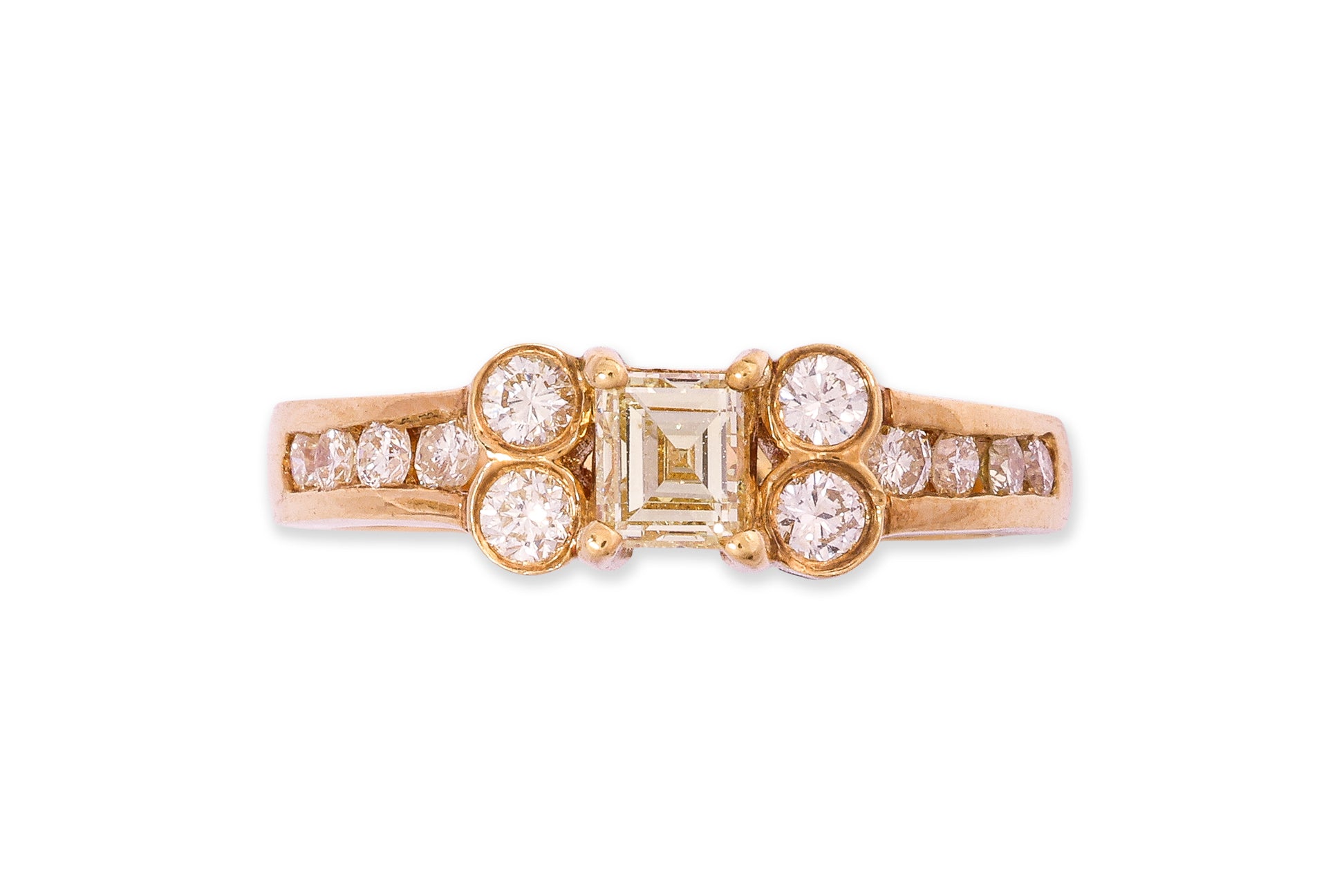 A HIGH KARAT GOLD DIAMOND RING