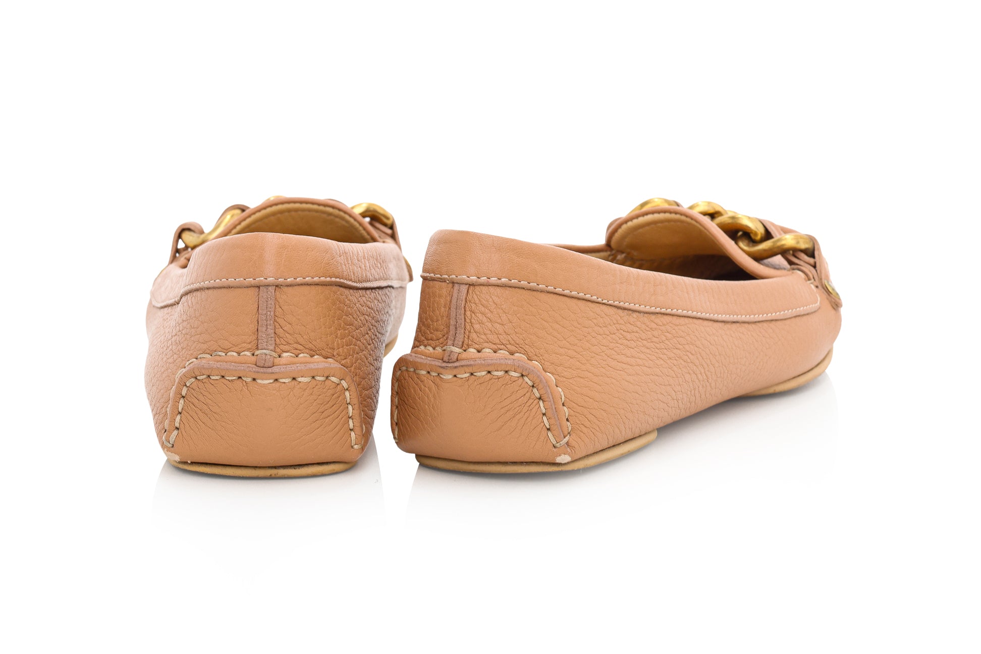 DOLCE & GABBANA - A PAIR OF TAN LEATHER LOAFERS WITH GOLD-TONE CHAIN DETAIL