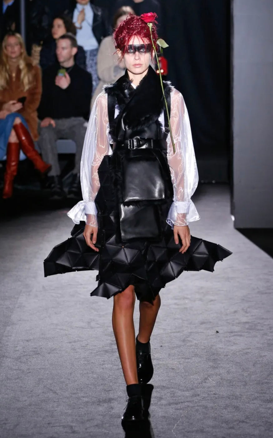 NOIR KEI NINOMIYA - A SYNTHETIC LEATHER AND FAUX FUR VEST, FALL RTW 2019