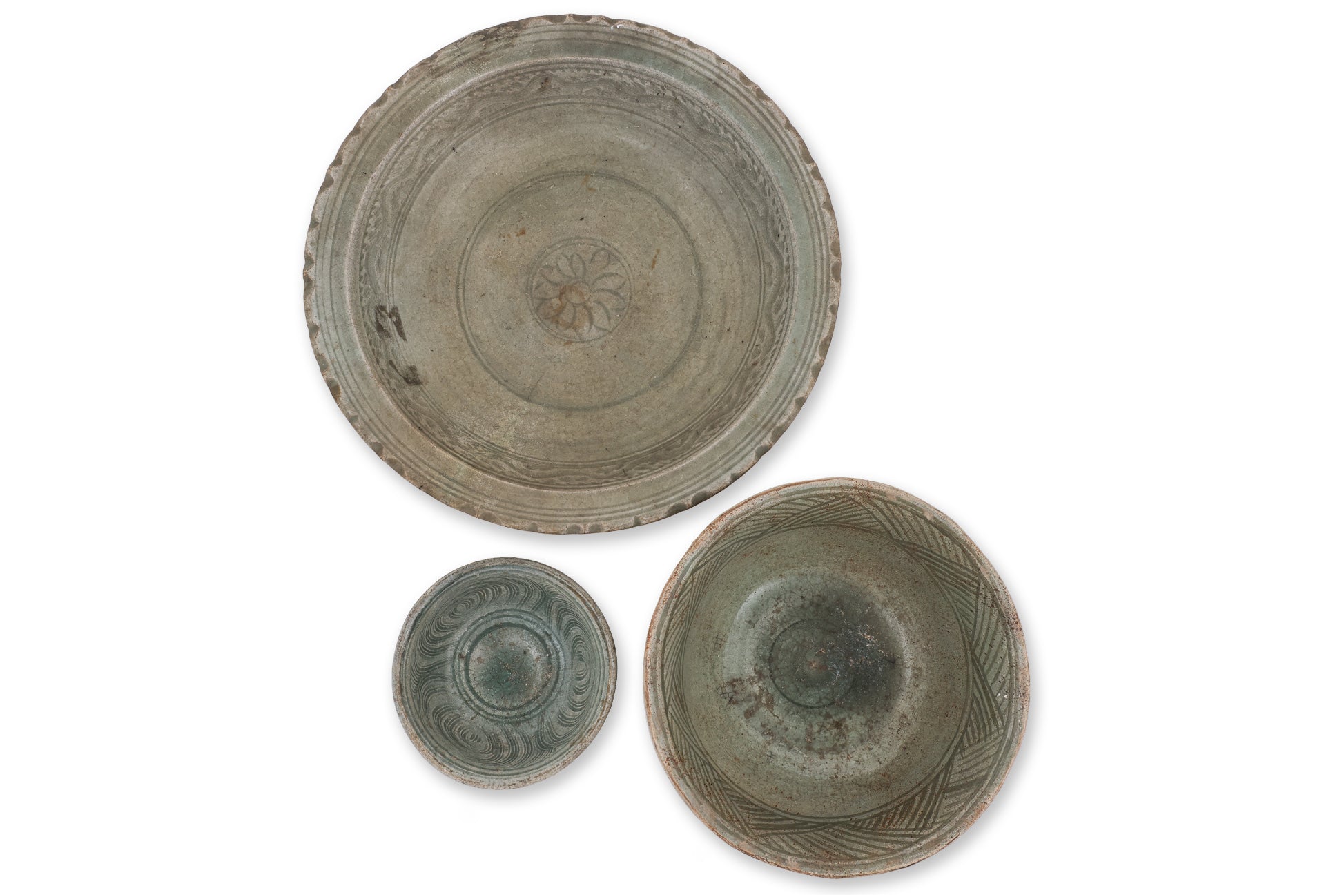 A GROUP OF THREE THAI CELADON BOWLS