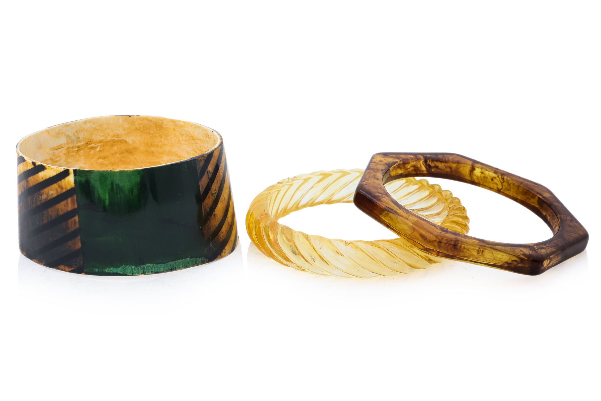 A GROUP OF ELEVEN ASSORTED BANGLES