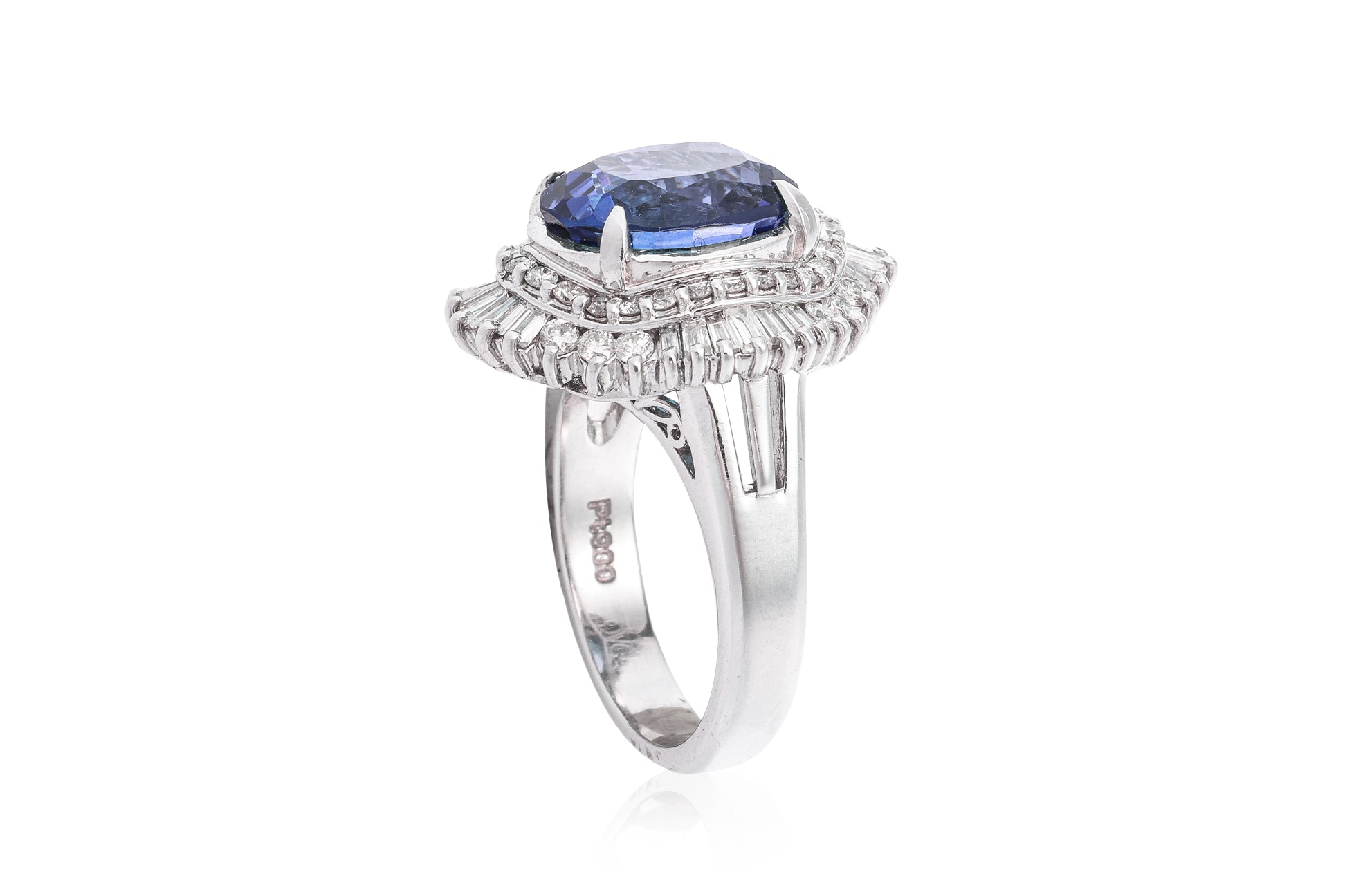A TANZANITE AND DIAMOND CLUSTER RING