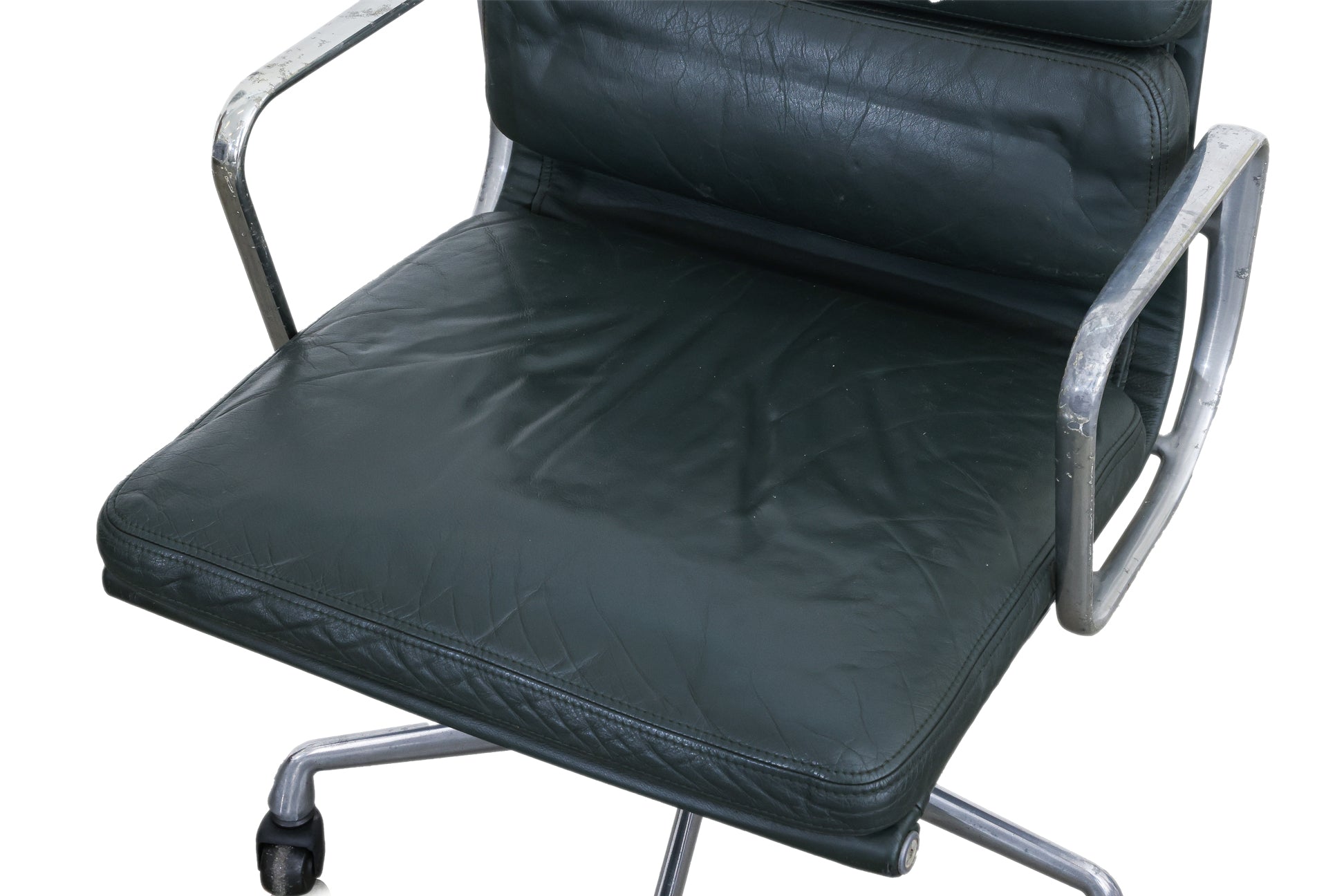 A HERMAN MILLER EAMES SOFT PAD LOW BACK OFFICE CHAIR
