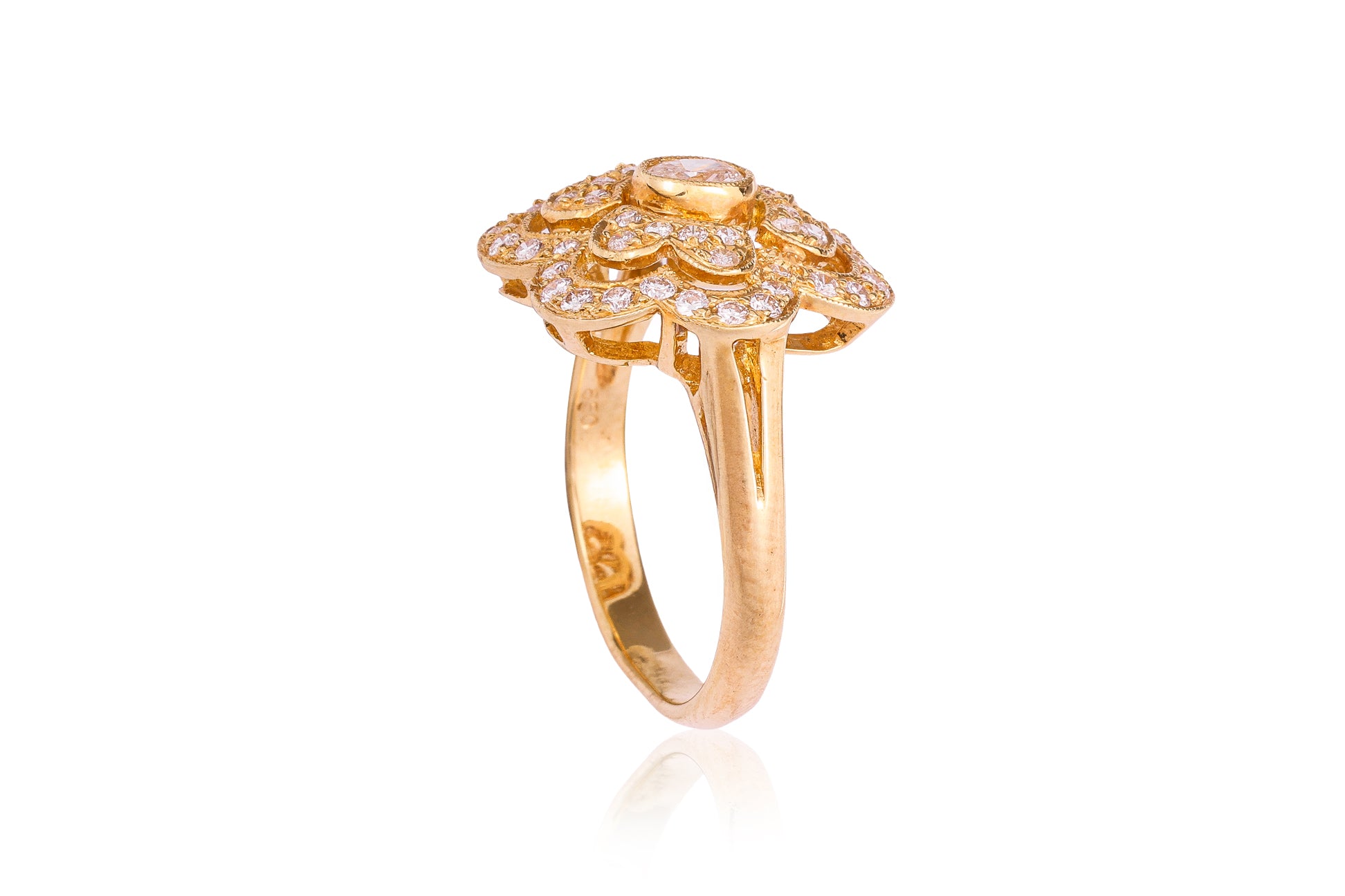 A HIGH KARAT GOLD DIAMOND 'FLOWER' RING