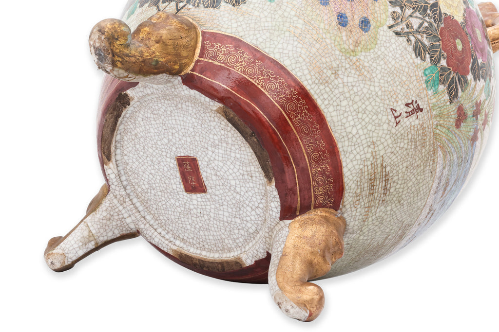 A LARGE SATSUMA POTTERY JAR AND COVER