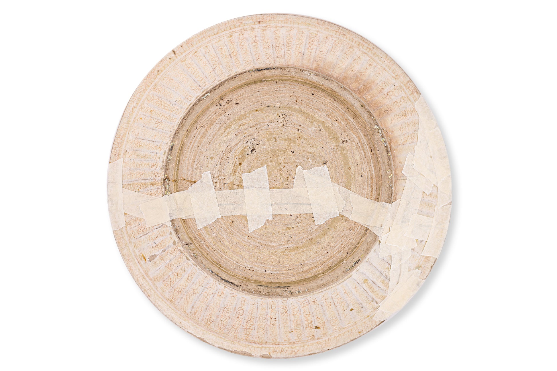 A LARGE VIETNAMESE CARVED AND FLUTED DISH