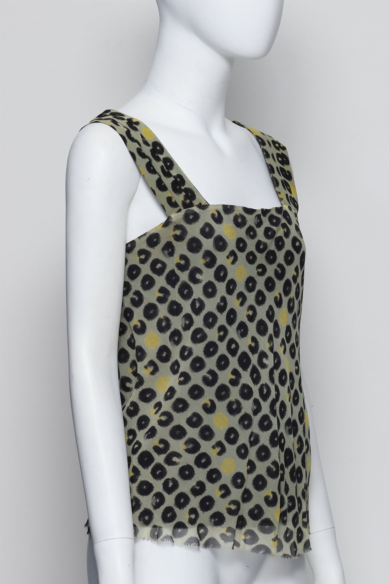 AKIRA - A SPOTTED PRINT TOP