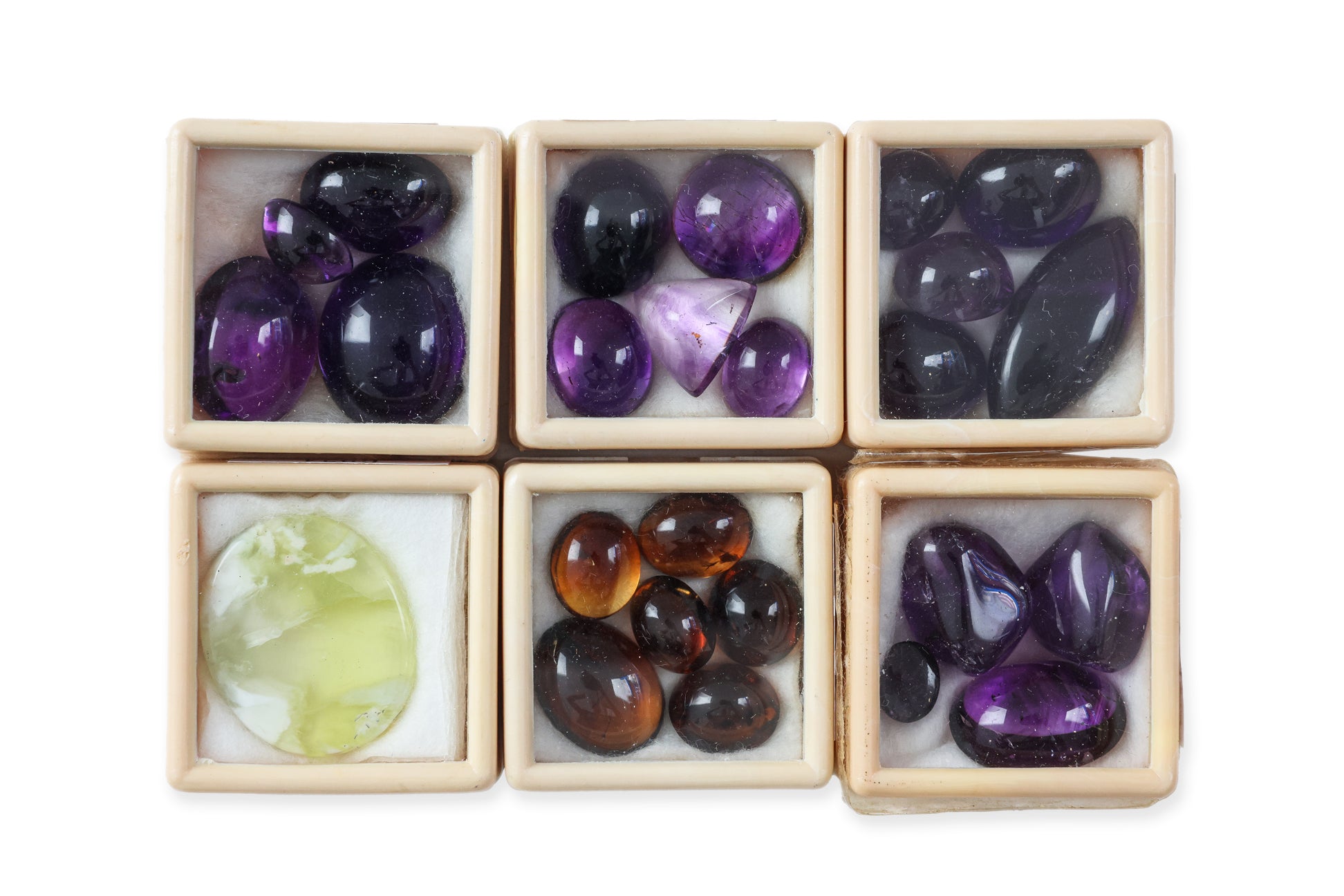 A GROUP OF UNMOUNTED GEMSTONES (34)