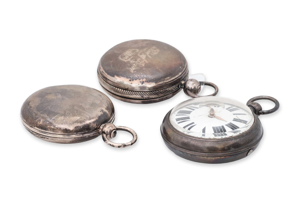 A GROUP OF THREE GEORGE III SILVER CASED POCKET WATCHES AND ASSORTED WINDING KEYS