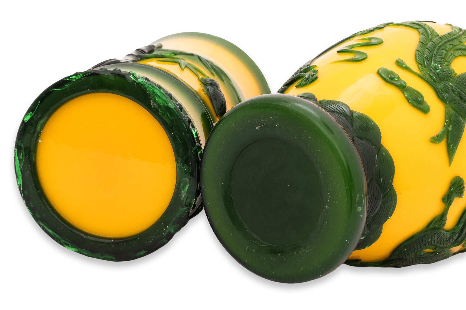 A YELLOW AND GREEN OVERLAY PEKING GLASS VASE AND BRUSH POT
