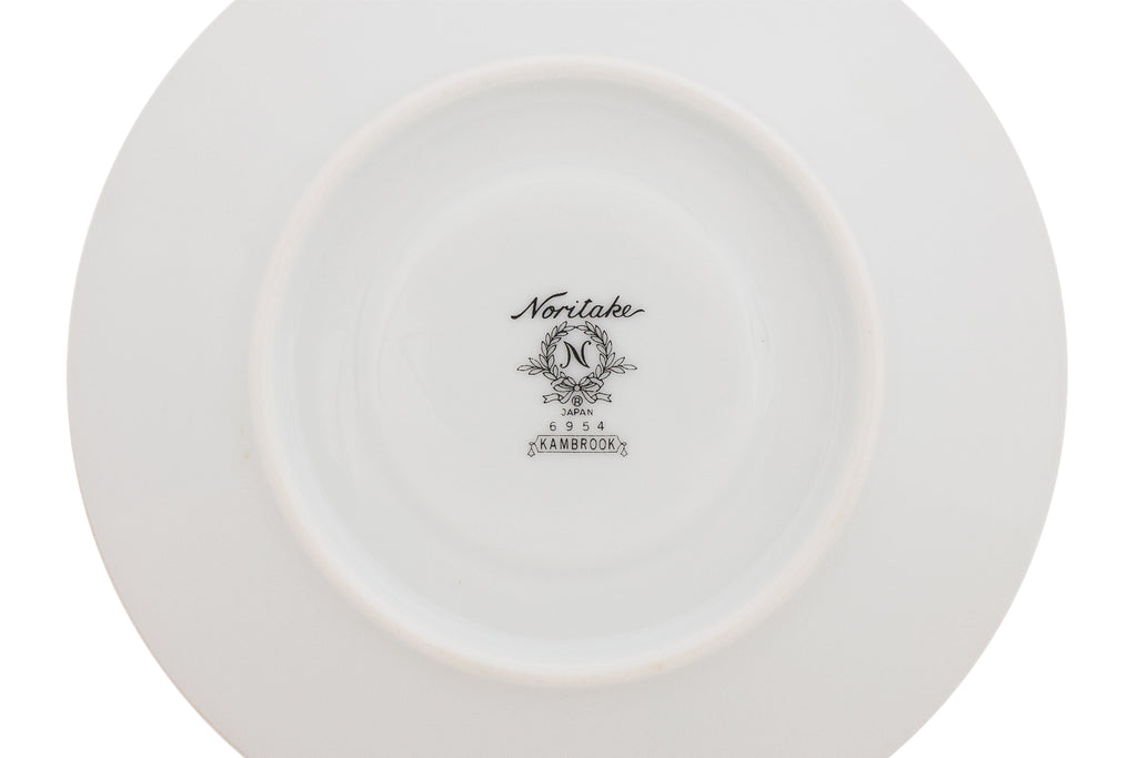 A NORITAKE 'KAMBROOK' PATTERN PART DINNER AND TEA SERVICE