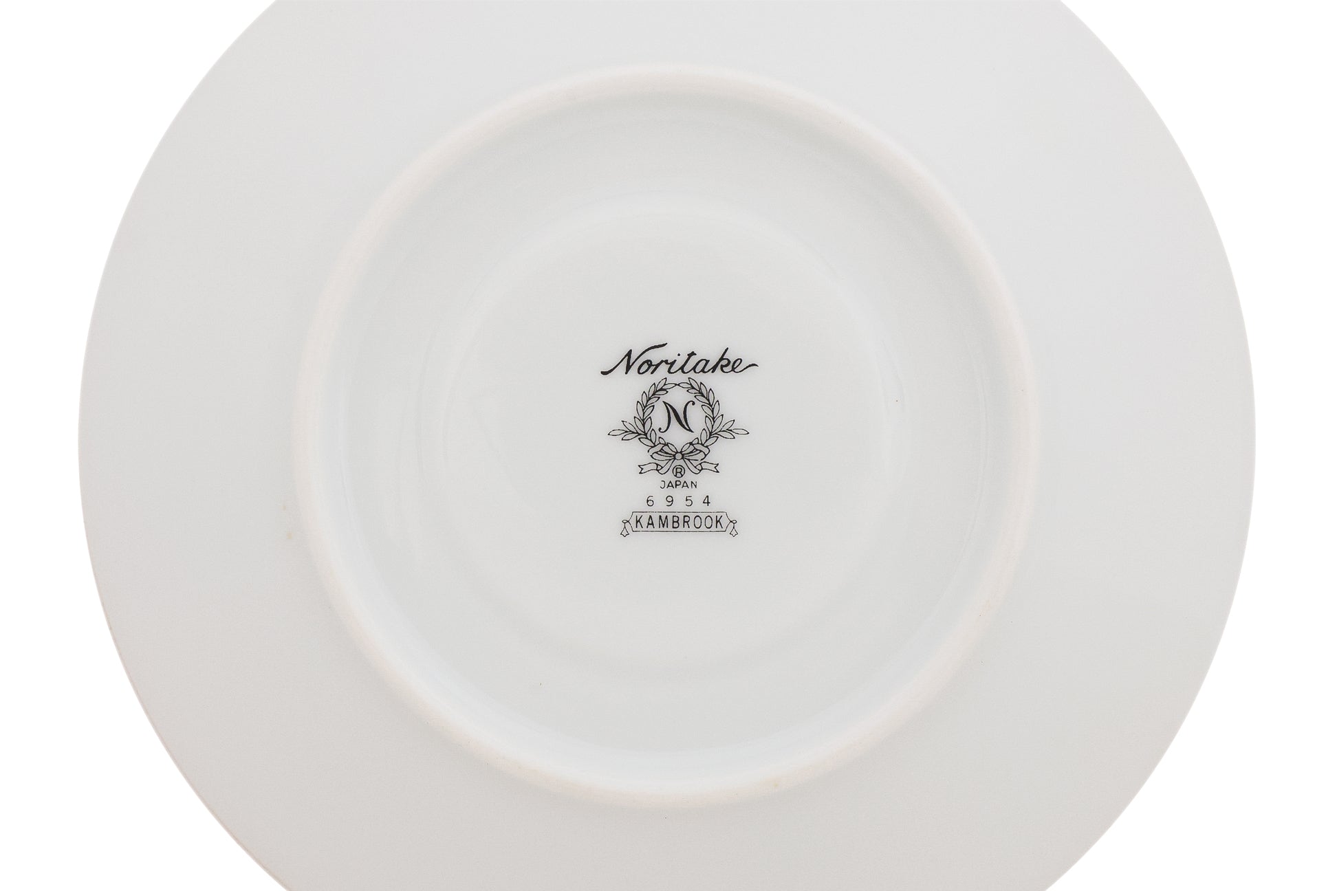 A NORITAKE 'KAMBROOK' PATTERN PART DINNER AND TEA SERVICE