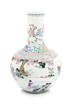 A LARGE FAMILLE ROSE BOTTLE VASE