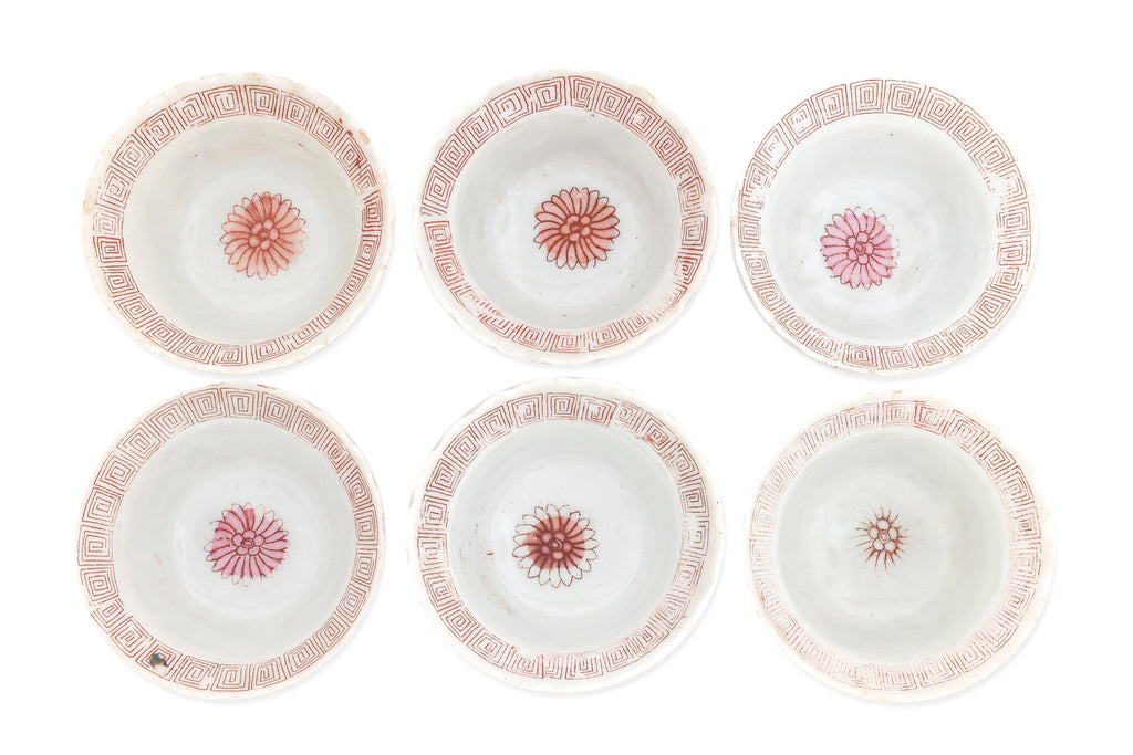 A SET OF 11 PORCELAIN TEA BOWLS
