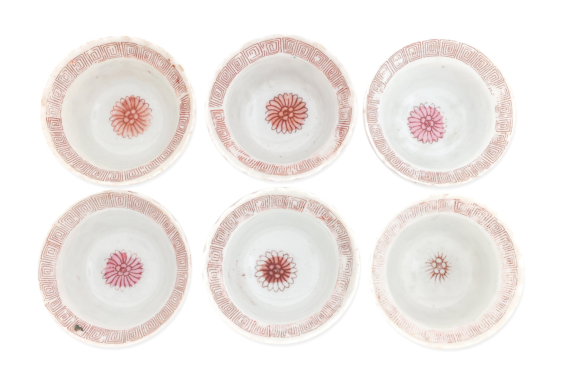 A SET OF 11 PORCELAIN TEA BOWLS