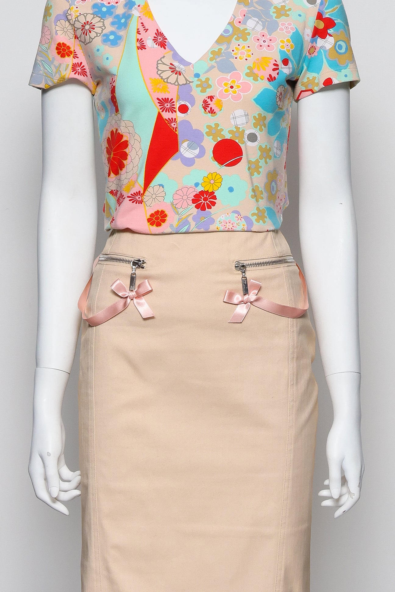 JOHN GALLIANO - A FLORAL SHIRT AND BEIGE SKIRT ENSEMBLE