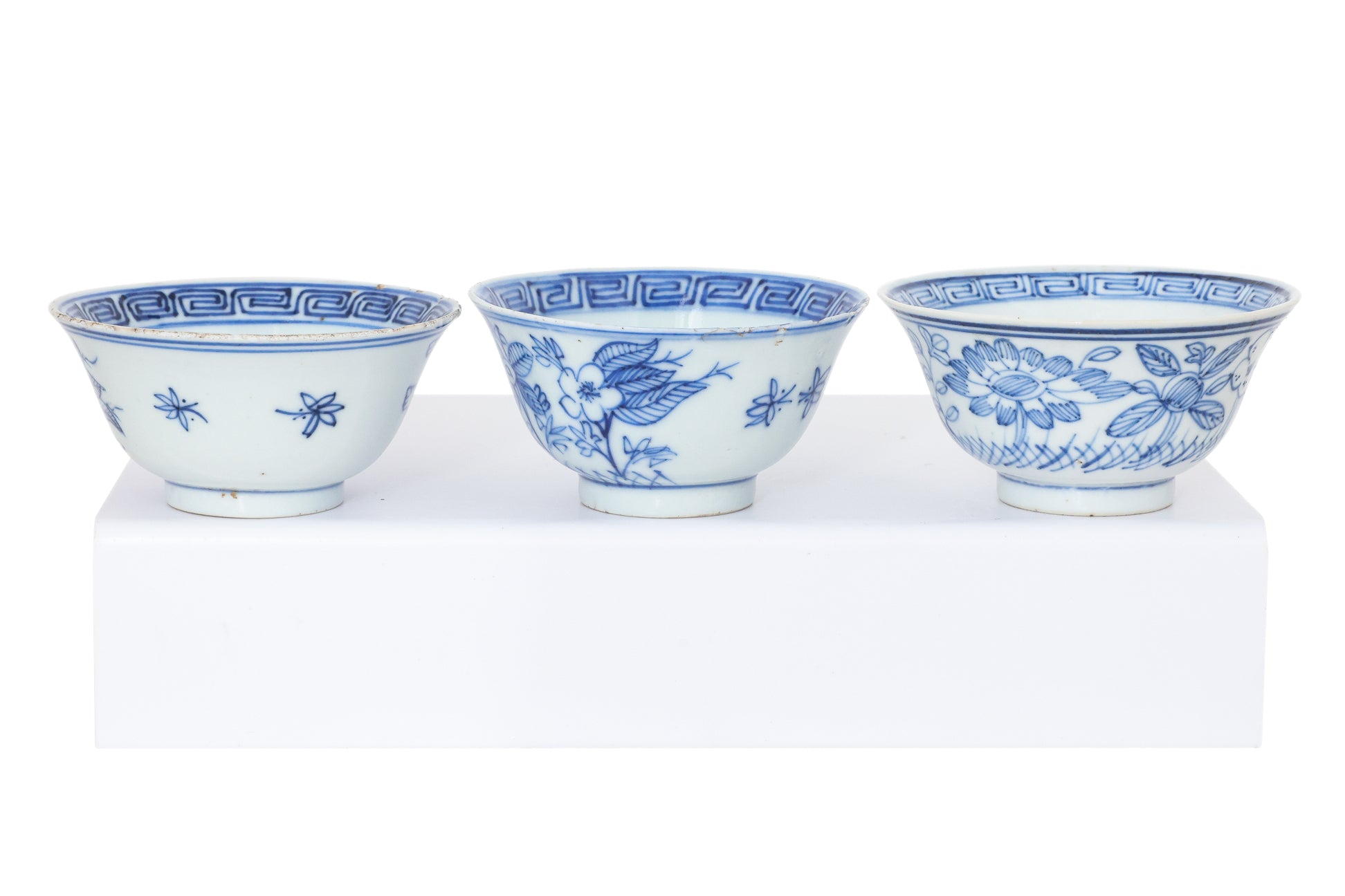 A GROUP OF SIX BLUE AND WHITE PORCELAIN WARES