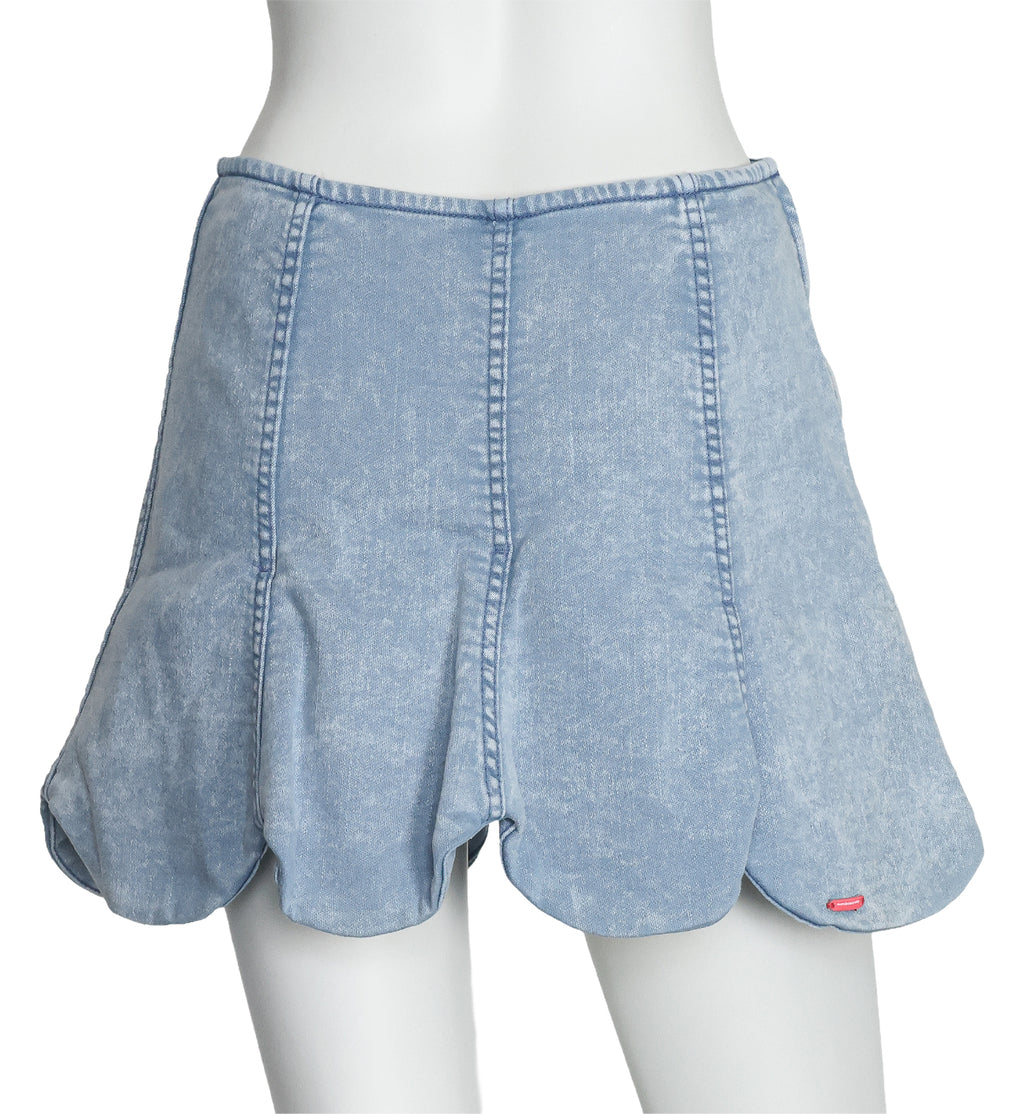 MERCIBEAUCOUP - A LIGHT BLUE DENIM SCALLOPED MINI SKORT WITH RUFFLES