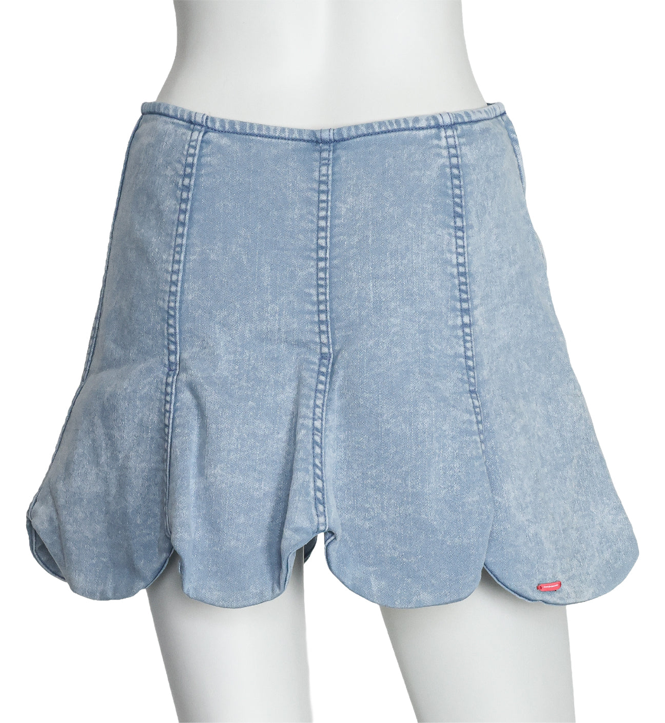 MERCIBEAUCOUP - A LIGHT BLUE DENIM SCALLOPED MINI SKORT WITH RUFFLES