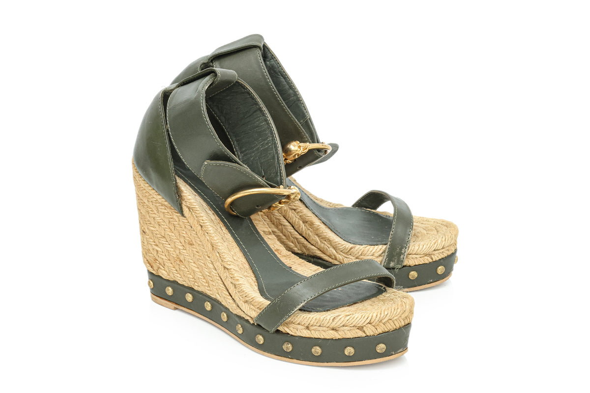 ALEXANDER MCQUEEN - A PAIR OF OLIVE GREEN LEATHER STUDDED ESPADRILLE WEDGE SANDALS