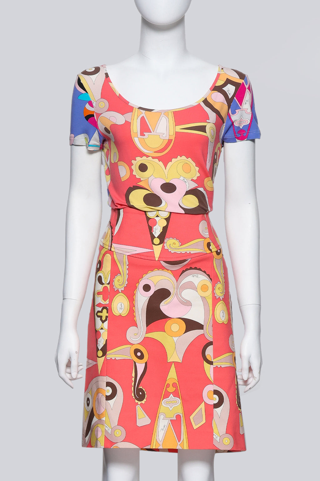 EMILIO PUCCI - A SCOOP NECK PATTERNED T-SHIRT AND SKIRT SET