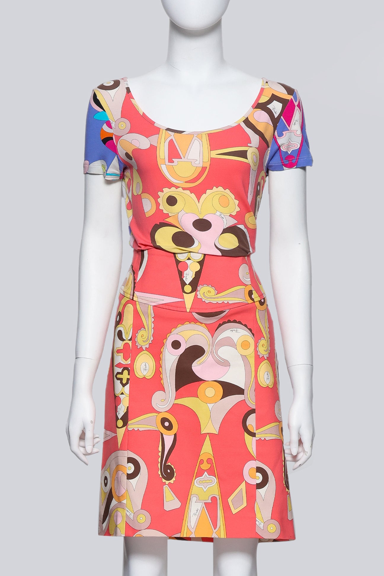 EMILIO PUCCI - A SCOOP NECK PATTERNED T-SHIRT AND SKIRT SET