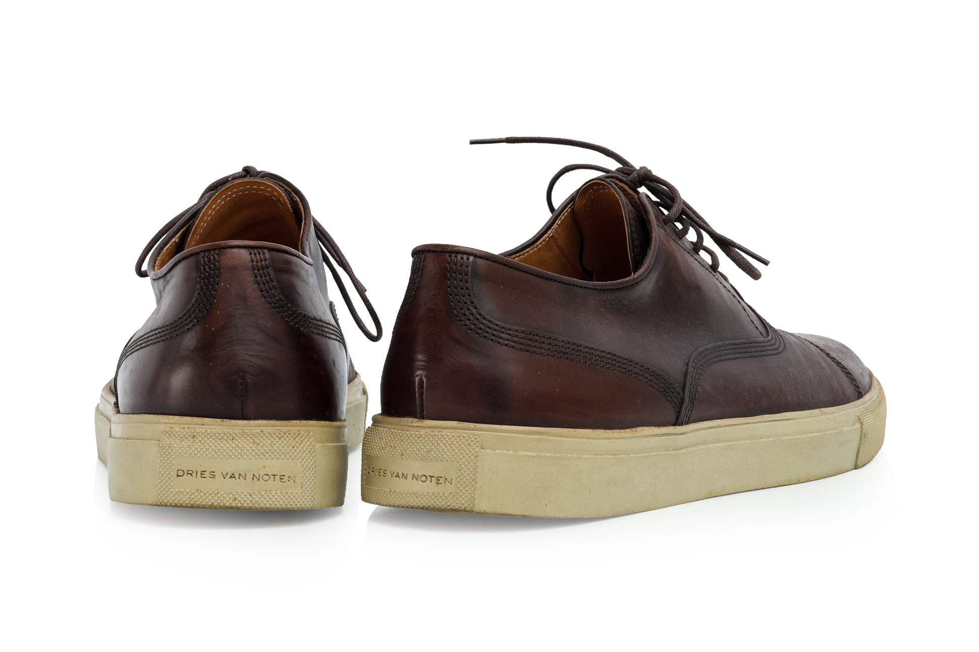 A PAIR OF BROWN LEATHER LACE-UP SHOES