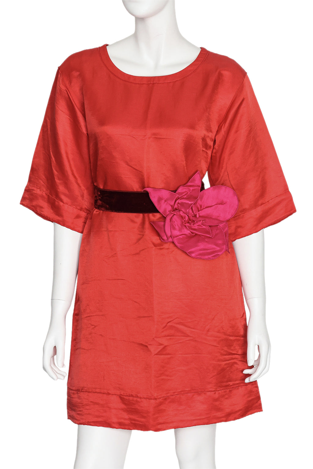 MARC JACOBS - A SHORT SLEEVE T-SHIRT DRESS WITH FLORAL VELVET BELT