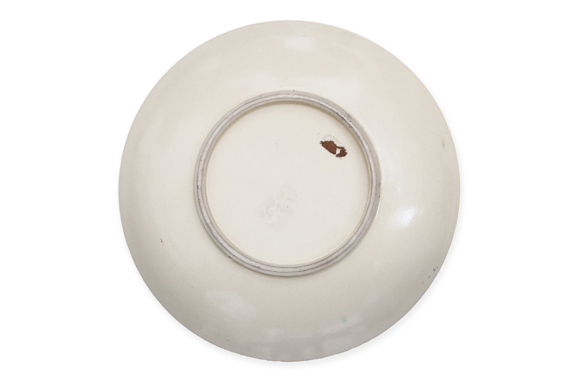 A LARGE JAPANESE SATSUMA DISH AND A PAIR OF BASKETS