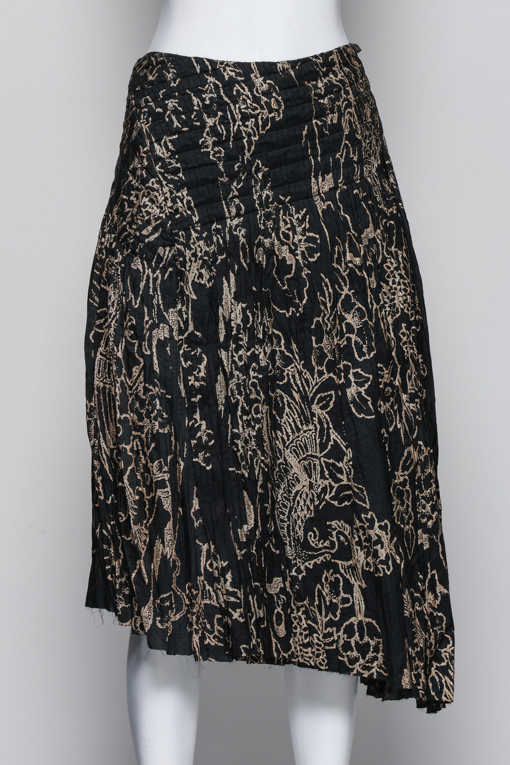 AKIRA - A BLACK AND GOLD FLORAL PRINT SKIRT