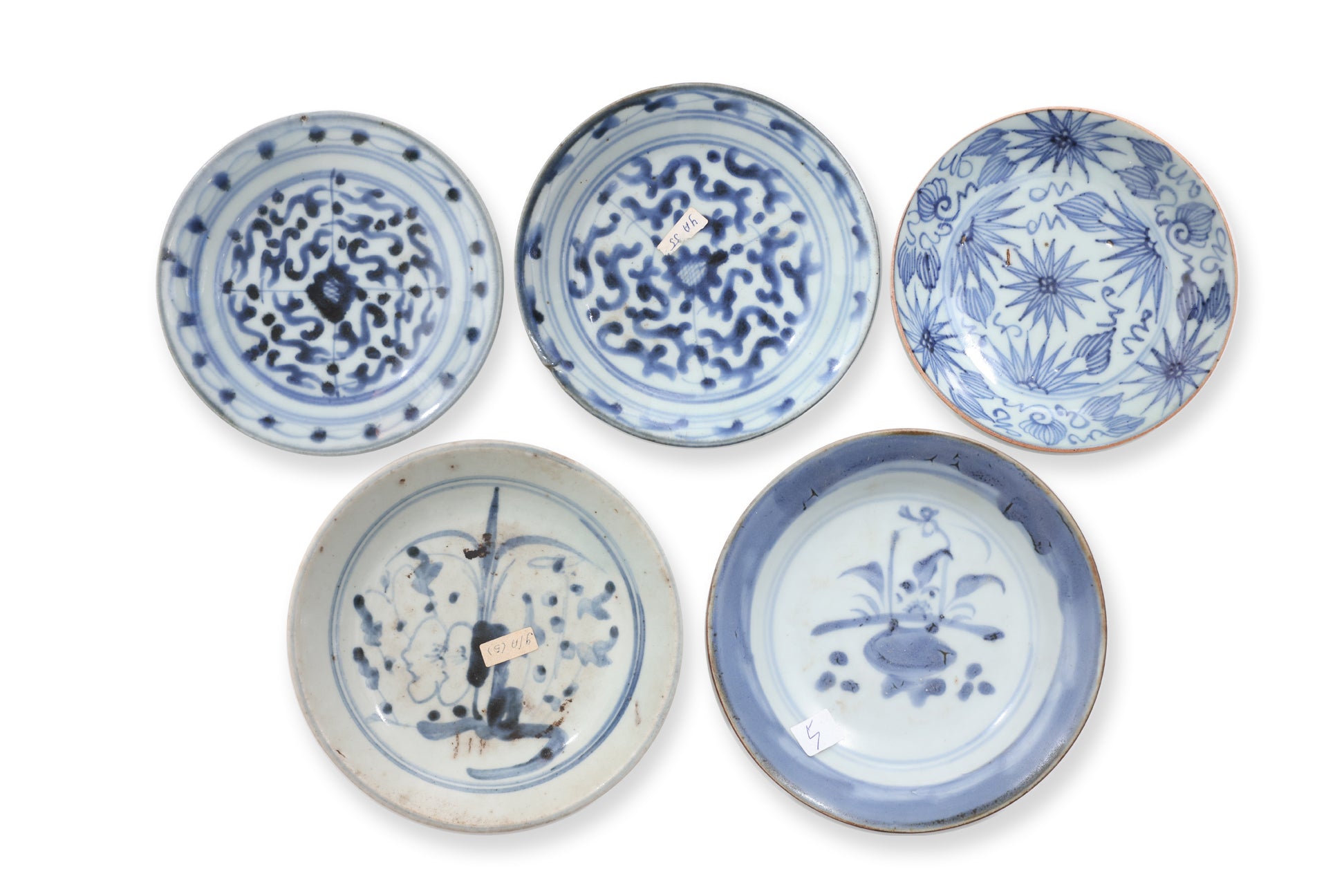 A GROUP OF NINE BLUE AND WHITE PORCELAIN DISHES