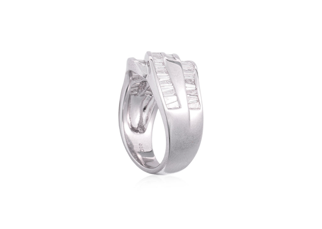 A HIGH KARAT GOLD DIAMOND RING