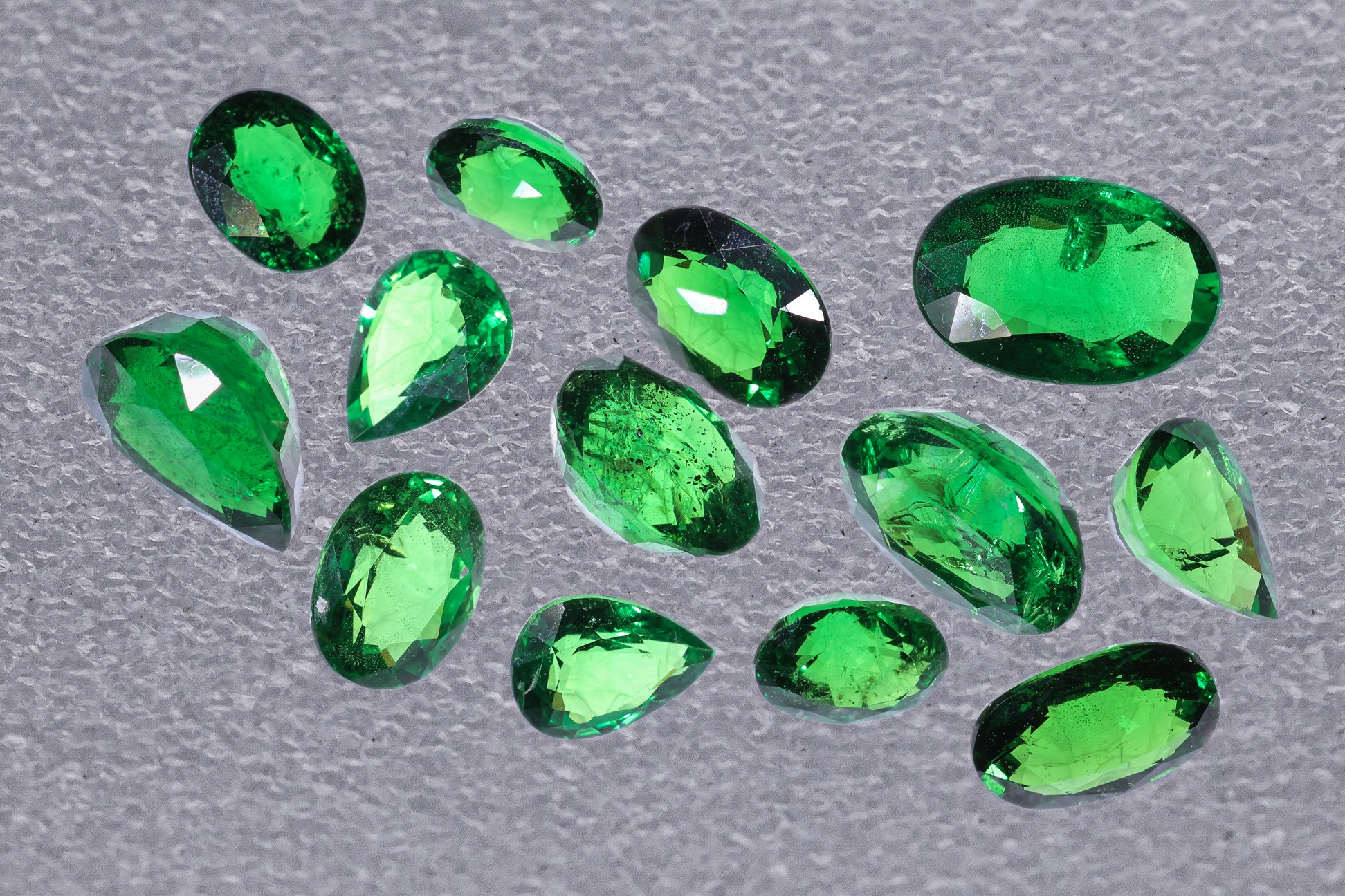 A QUANTITY OF TSAVORITE GARNETS