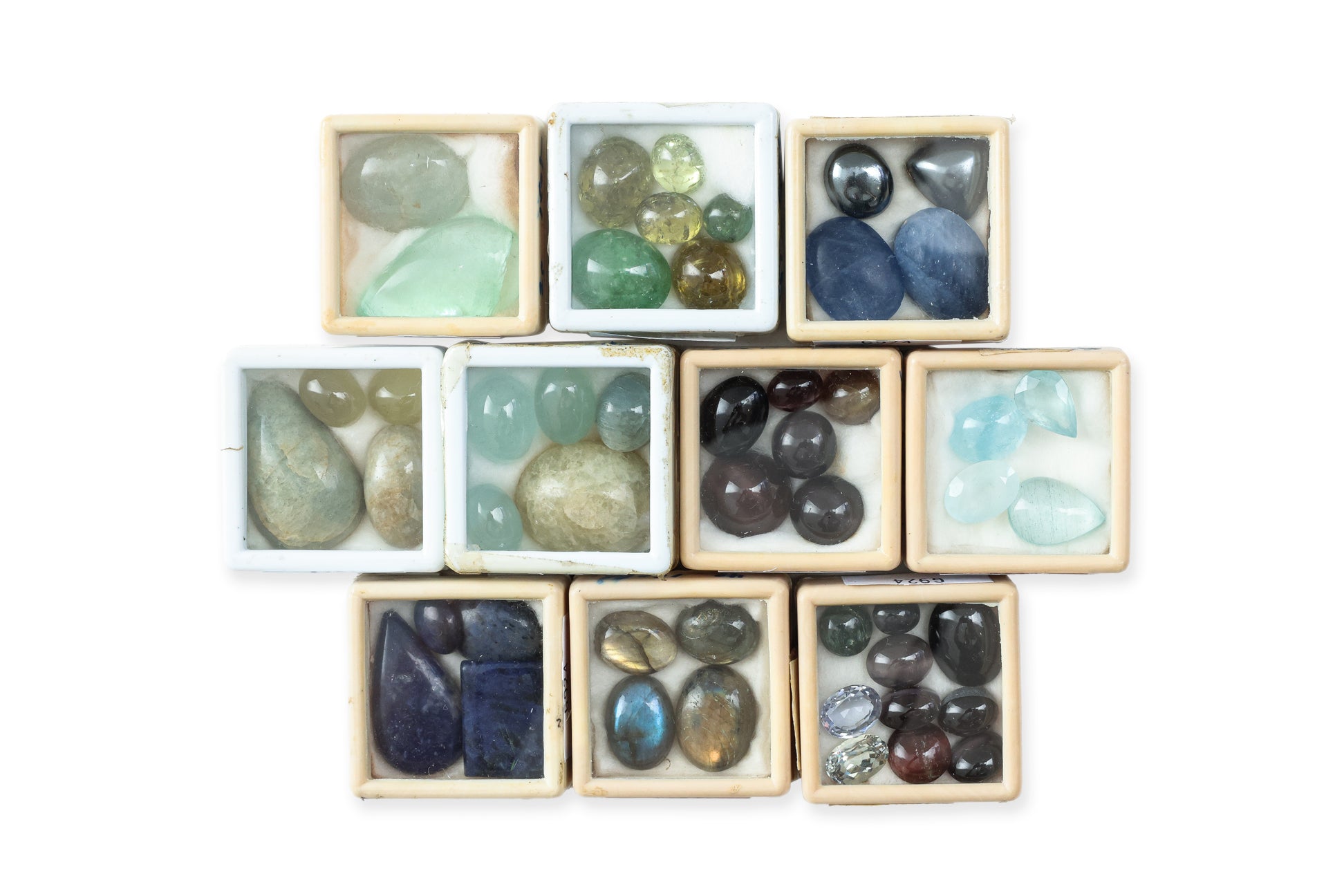 A GROUP OF UNMOUNTED GEMSTONES (49)