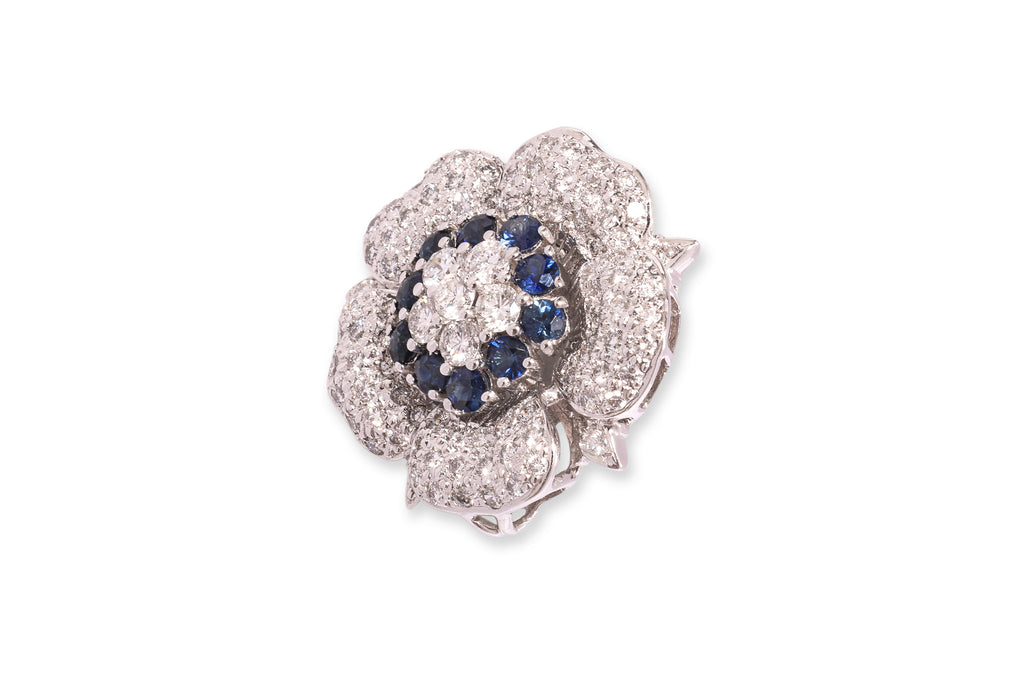 A DIAMOND AND SAPPHIRE 'FLOWER' PENDANT/BROOCH