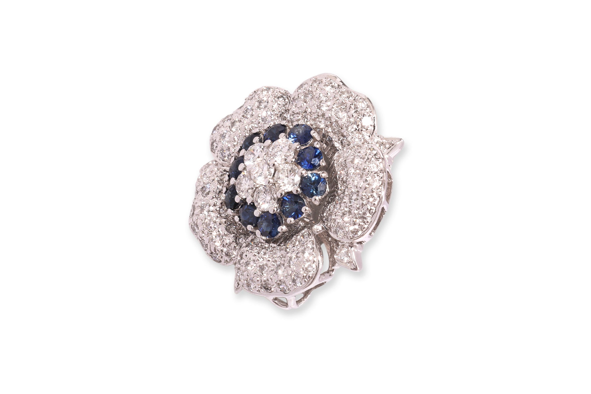 A DIAMOND AND SAPPHIRE 'FLOWER' PENDANT/BROOCH
