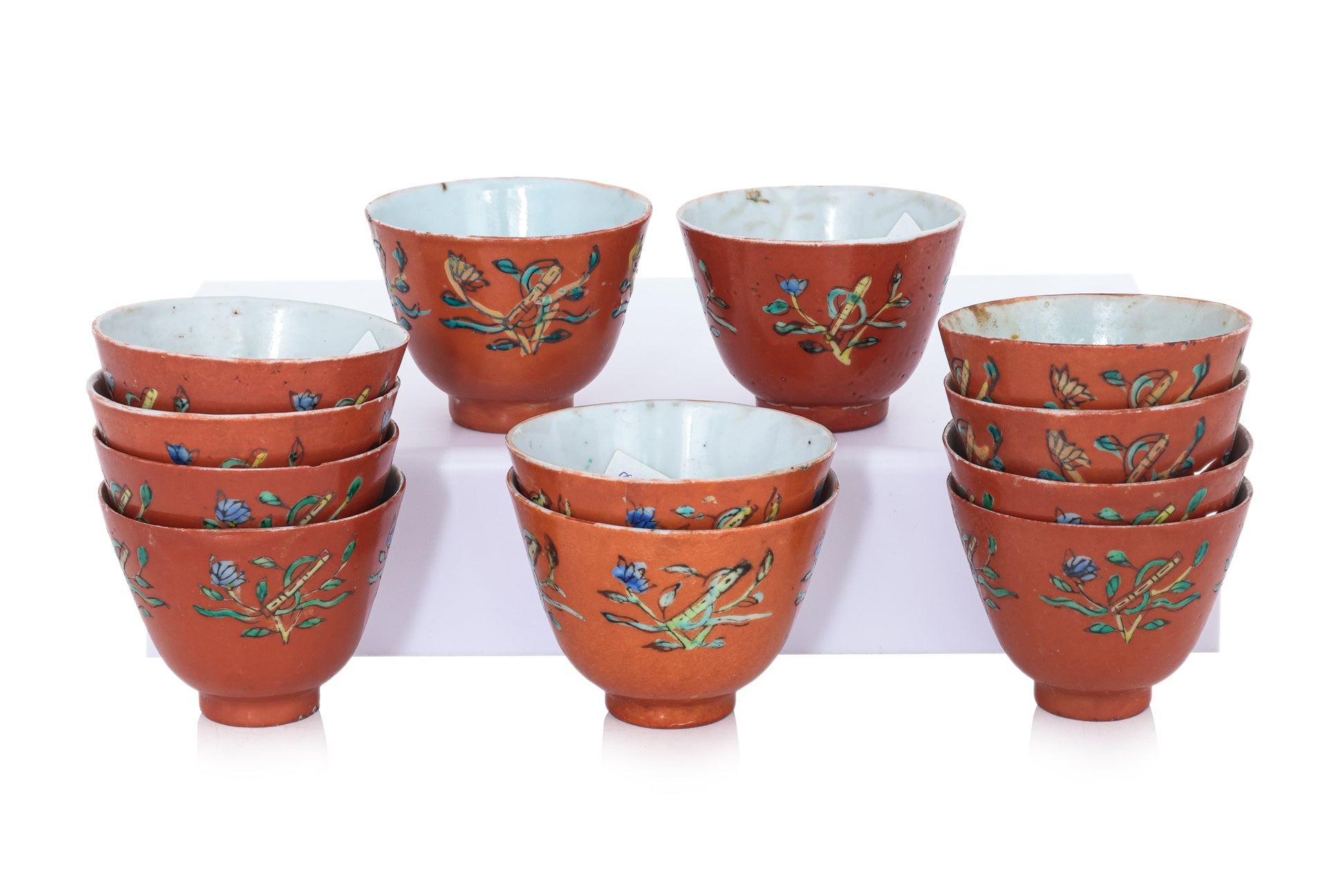 A GROUP OF 12 FAMILLE ROSE CORAL GROUND TEA BOWLS