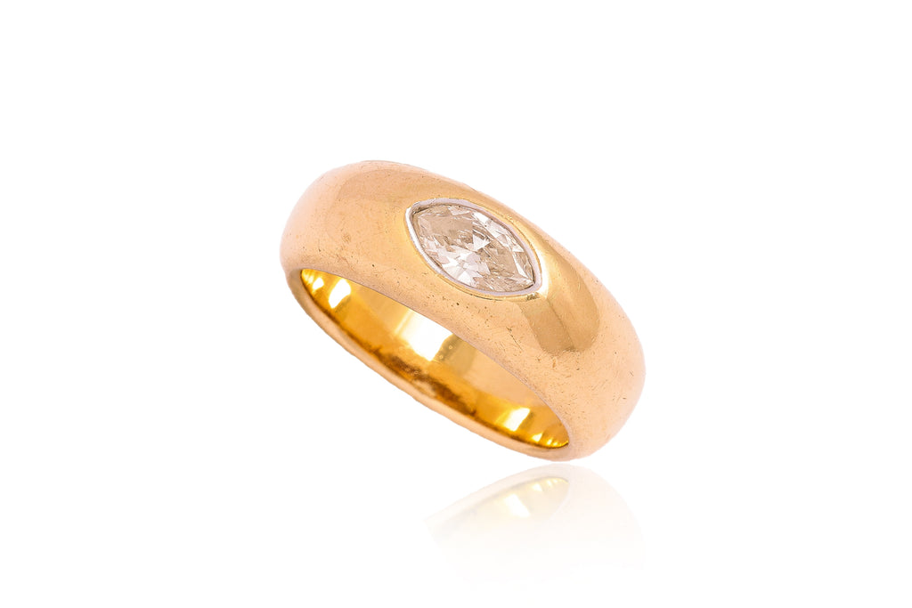 A MARQUISE DIAMOND RING