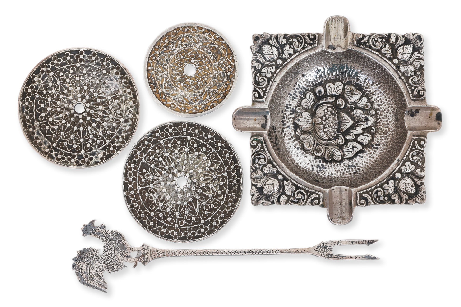 A GROUP OF SIX SOUTHEAST ASIAN SILVER ITEMS