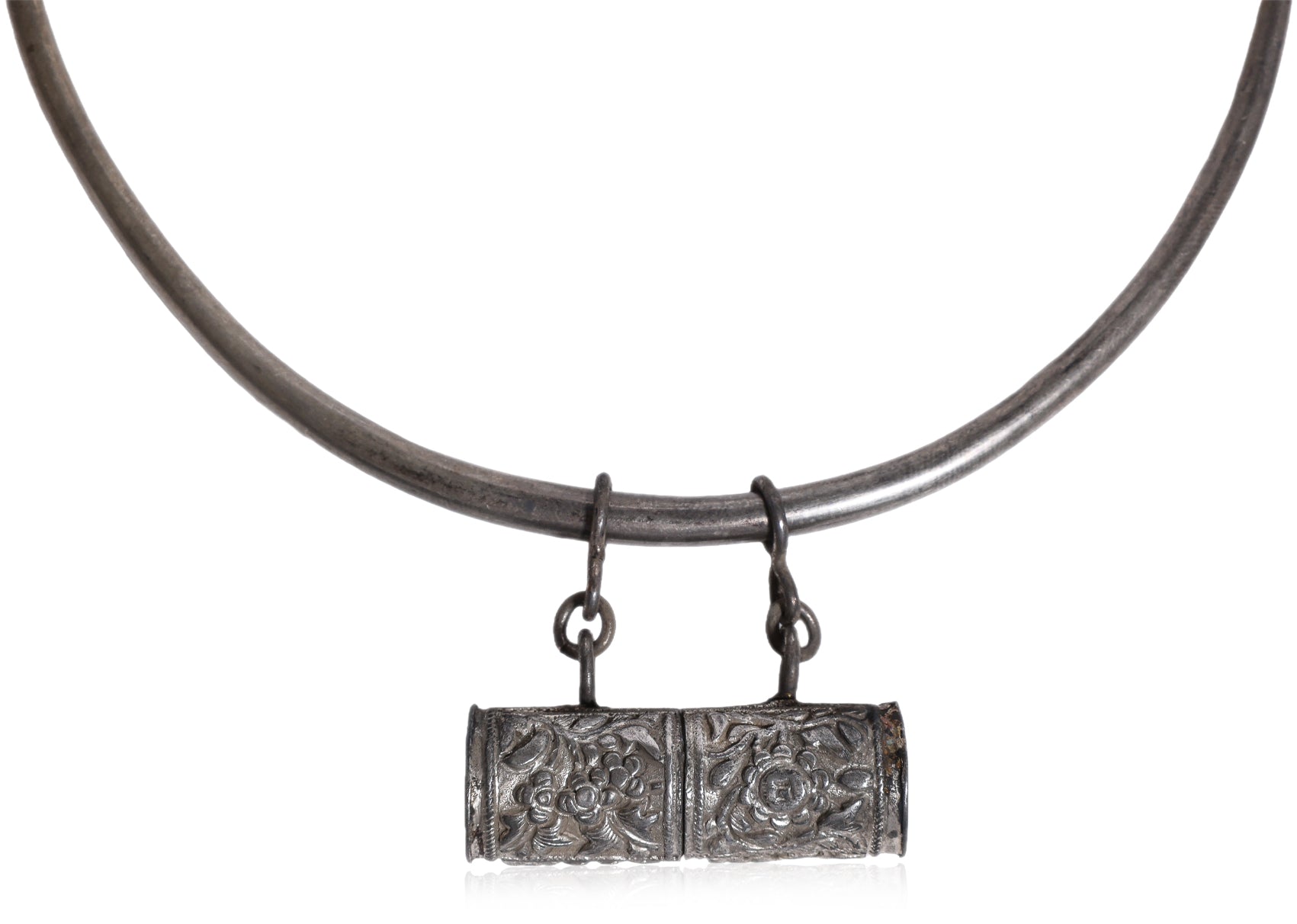 A SILVER TORQUE NECKLACE WITH AN AMULET BOX PENDANT