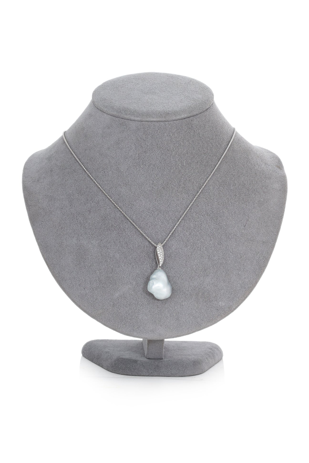 A LARGE BAROQUE SOUTH SEA PEARL AND DIAMOND PENDANT ON CHAIN